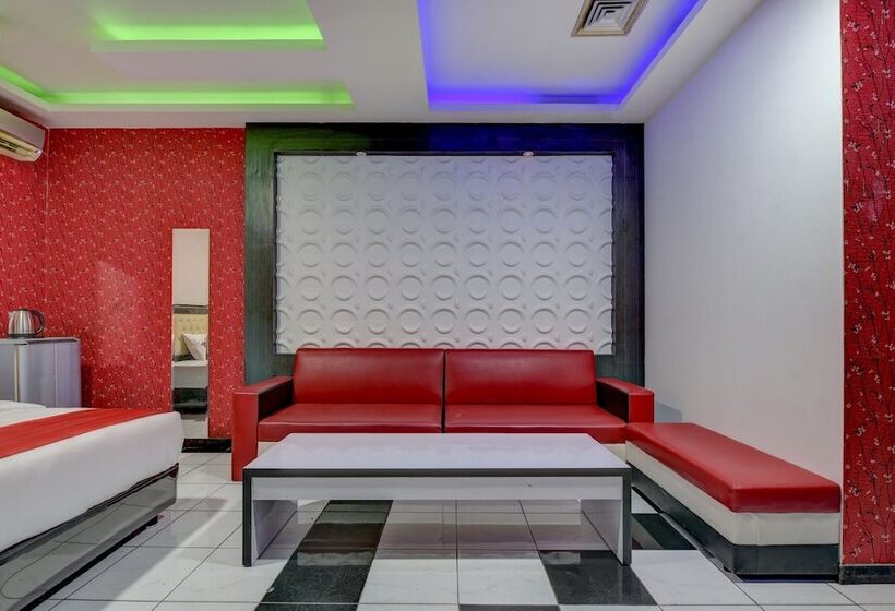 هتل Oyo 4010 Zaara Guest House Syariah