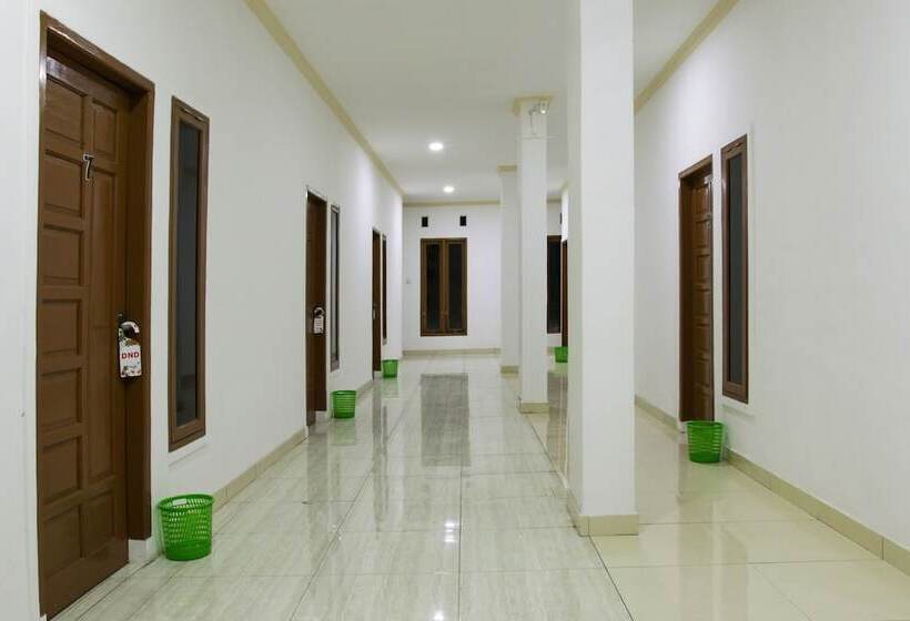 ホテル O Guest House Cahaya 7296