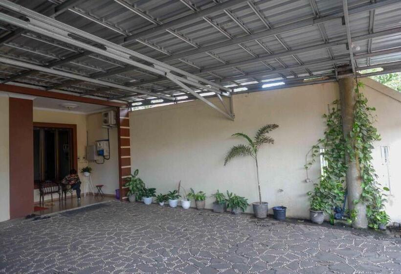 Hotel Reddoorz Syariah Near Pltu Cilacap