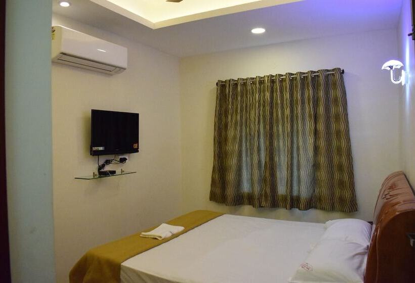 فندق Sri Kavimany Residency, Near Auro Beach