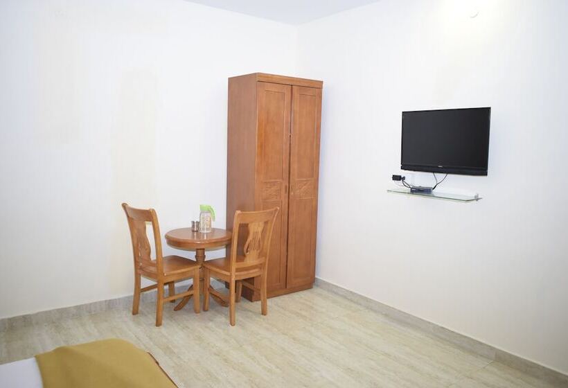 فندق Sri Kavimany Residency, Near Auro Beach