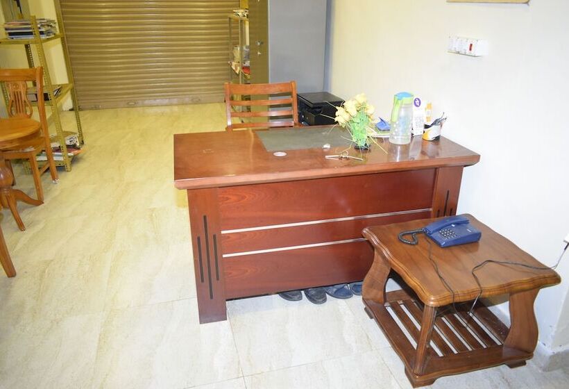 فندق Sri Kavimany Residency, Near Auro Beach