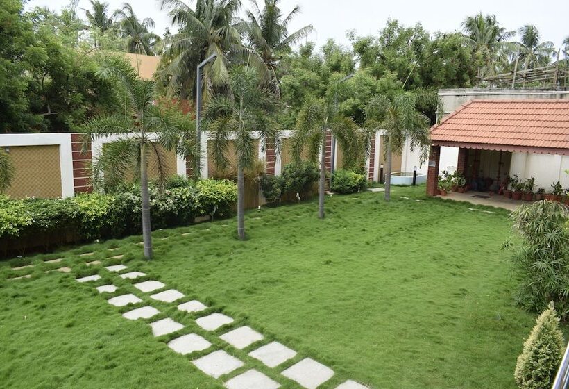 فندق Sri Kavimany Residency, Near Auro Beach