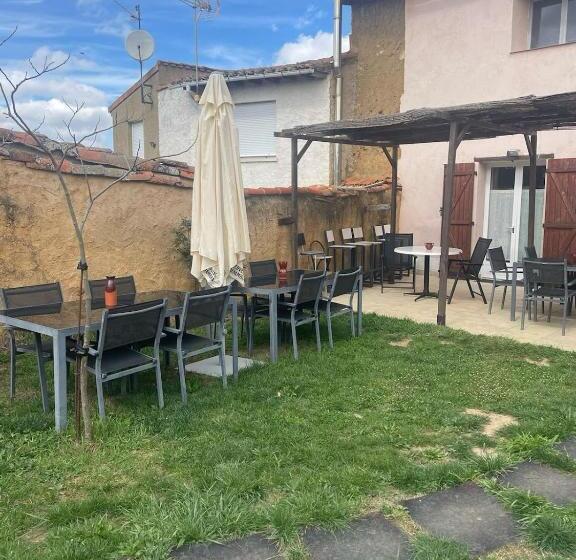 Las Hadas Albergue  Solo Para Peregrinos   Vegano  Bar