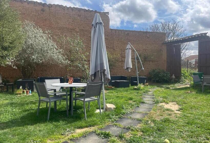 Las Hadas Albergue  Solo Para Peregrinos   Vegano  Bar