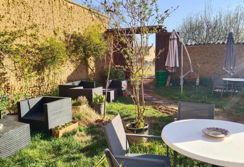 Las Hadas Albergue  Solo Para Peregrinos   Vegano  Bar