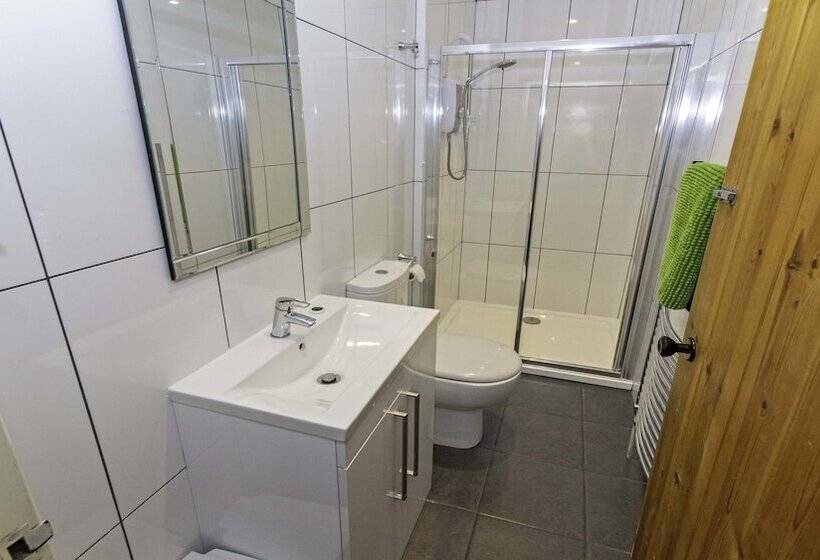 Streamways Nr Croyde 6 Bedroom, Sleeps 12 16, Hot Tub