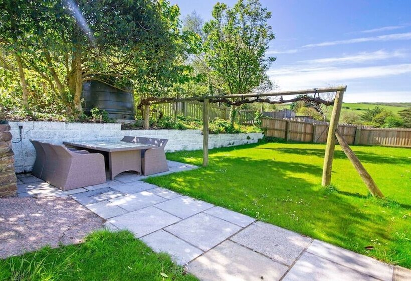 Streamways Nr Croyde 6 Bedroom, Sleeps 12 16, Hot Tub