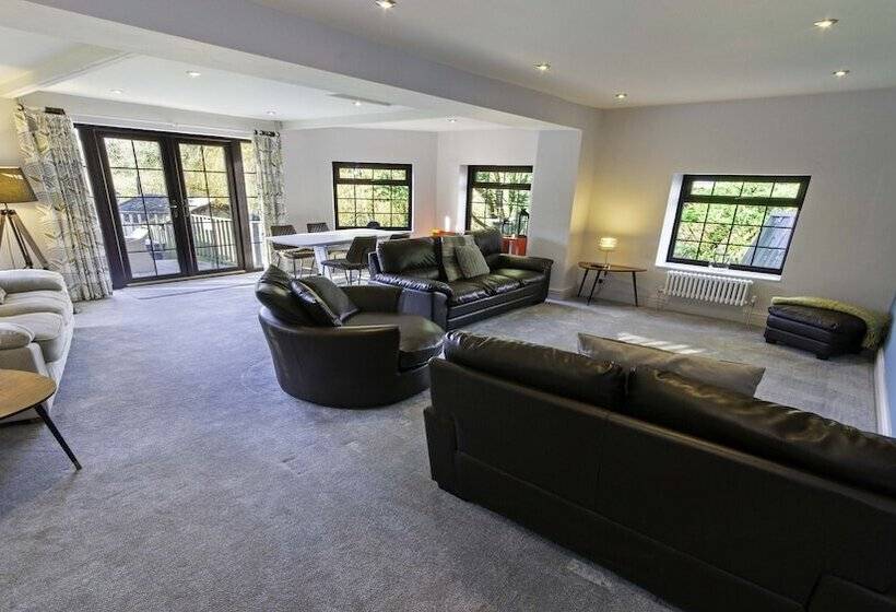 Streamways Nr Croyde 6 Bedroom, Sleeps 12 16, Hot Tub