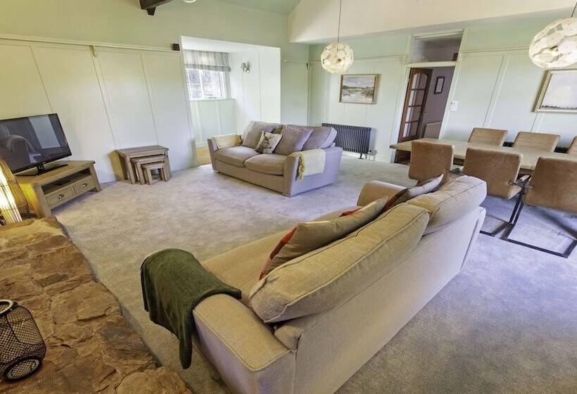 Streamways Nr Croyde 6 Bedroom, Sleeps 12 16, Hot Tub
