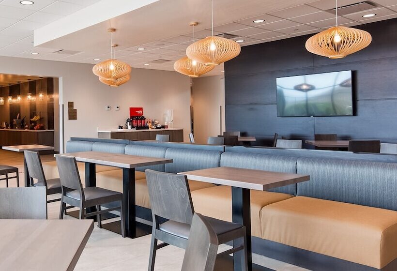 Отель Best Western Plus Settlers Point