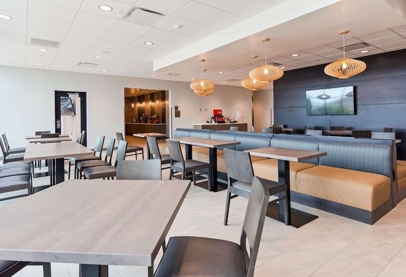 Отель Best Western Plus Settlers Point