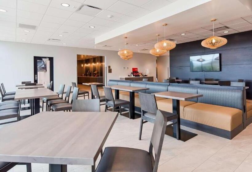 Отель Best Western Plus Settlers Point