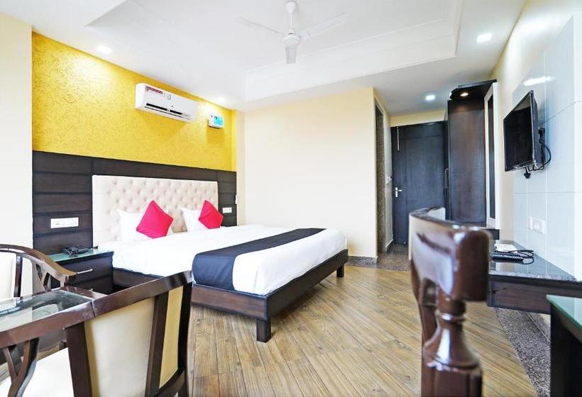 Capital O 49078 Hotel Chinar