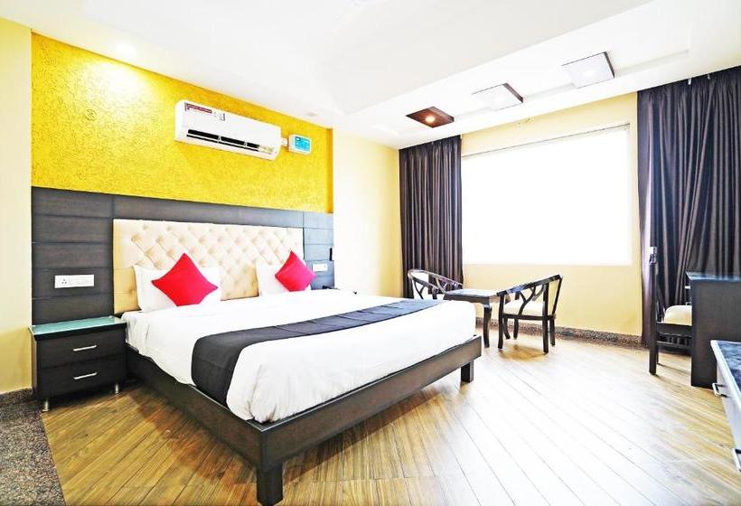 Capital O 49078 Hotel Chinar