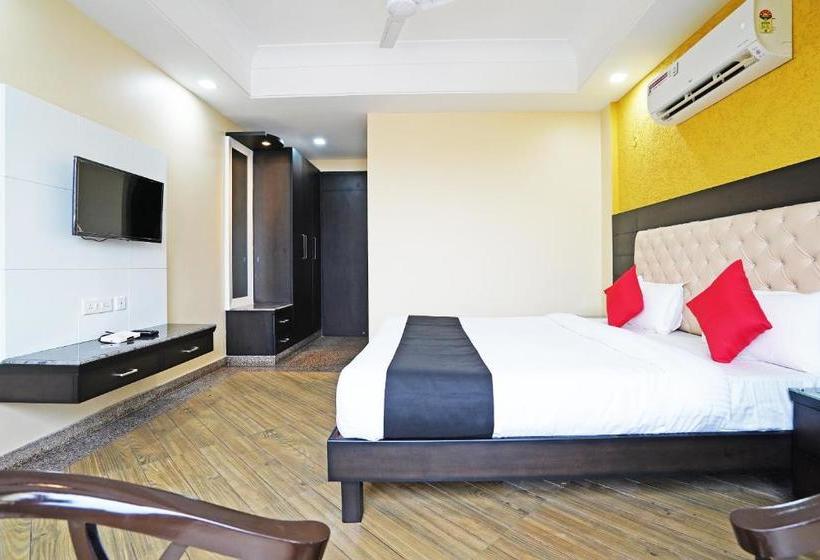 Capital O 49078 Hotel Chinar