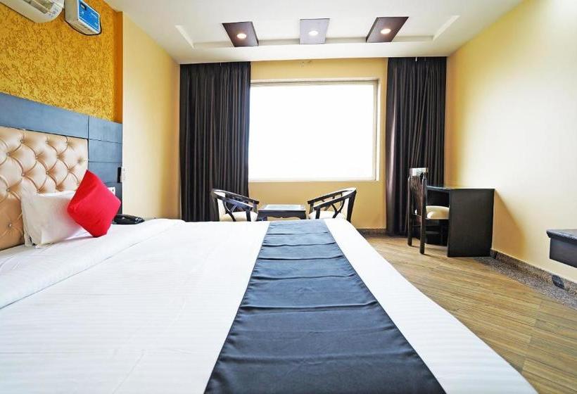 Capital O 49078 Hotel Chinar