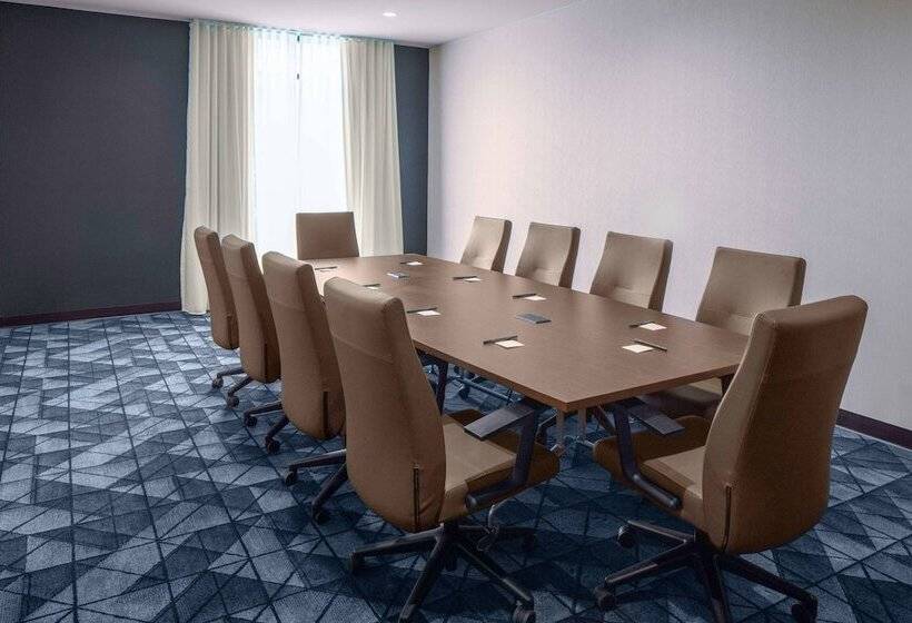 فندق Courtyard By Marriott Jefferson City