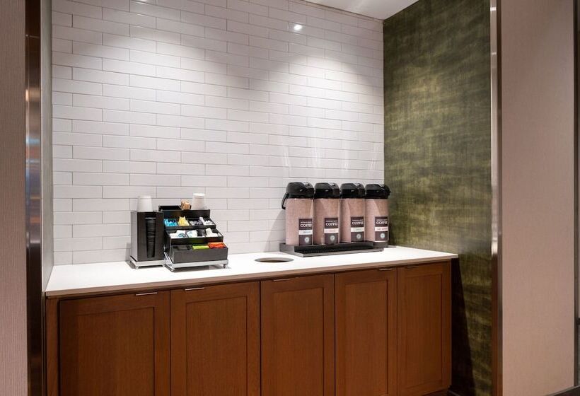 Отель Fairfield By Marriott Inn & Suites Somerset