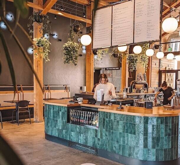 Отель Kinship Landing