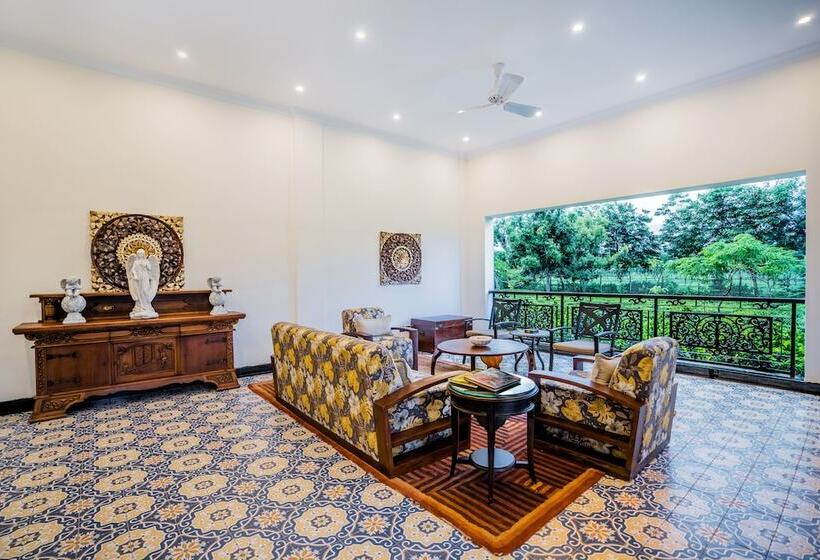 هتل Mayfair Tea Resort