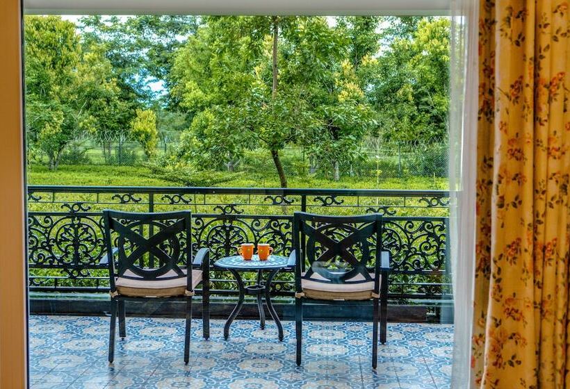 هتل Mayfair Tea Resort