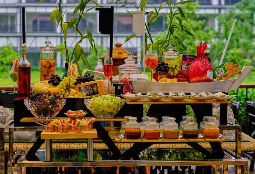 هتل Mayfair Tea Resort