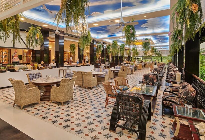 هتل Mayfair Tea Resort