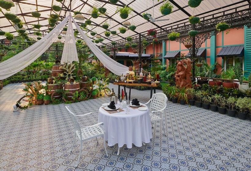 هتل Mayfair Tea Resort