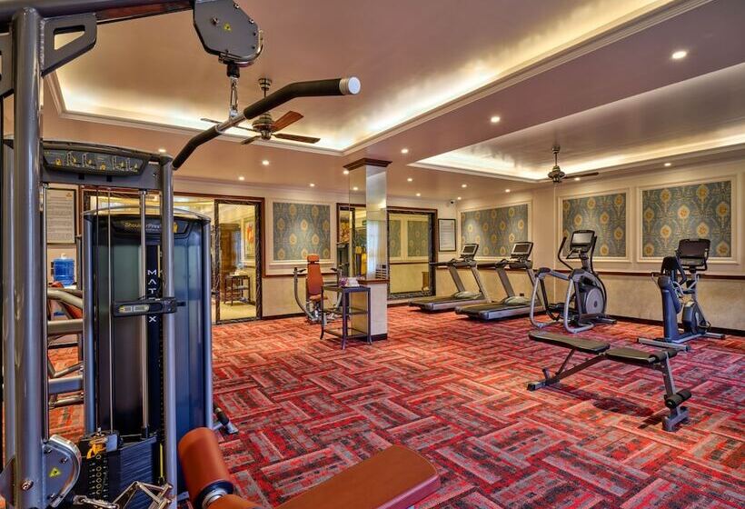 هتل Mayfair Tea Resort