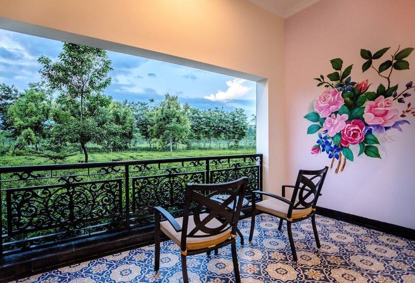 هتل Mayfair Tea Resort