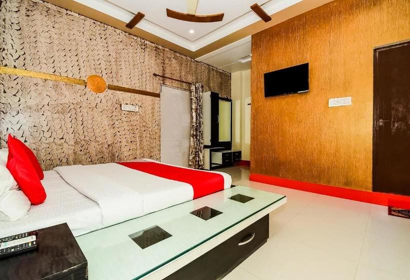 فندق Oyo 37863  Dharam Palace