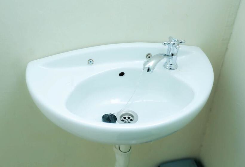 هتل Penginapan Mba Ros