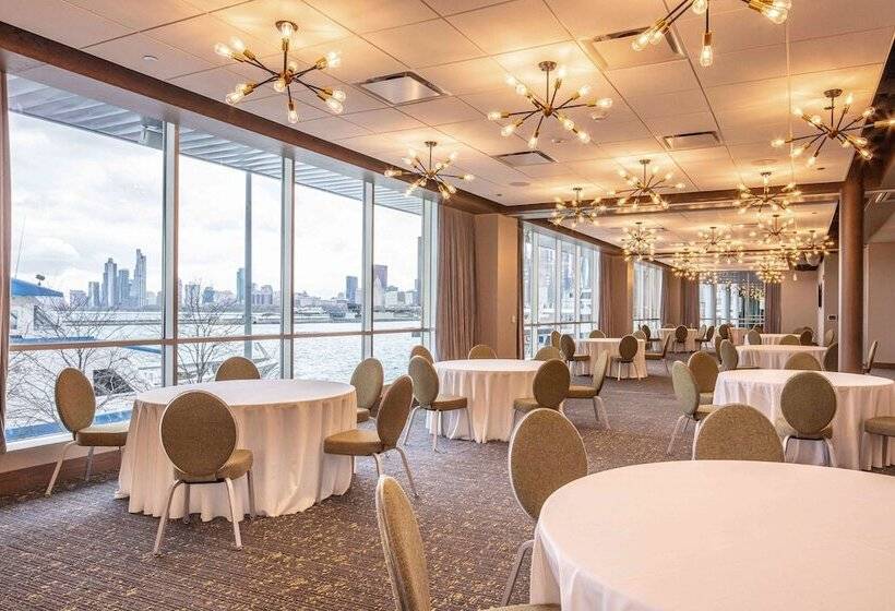 هتل Sable At Navy Pier Chicago, Curio Collection By Hilton