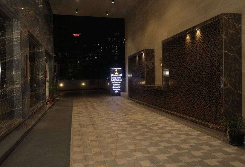 בית מלון כפרי Sky Suites By Monarch