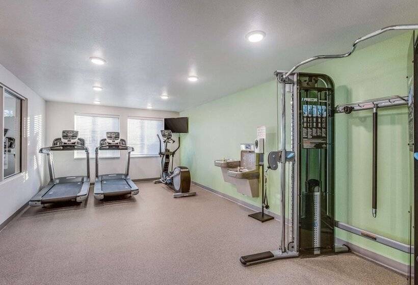 فندق Woodspring Suites Detroit Farmington Hills