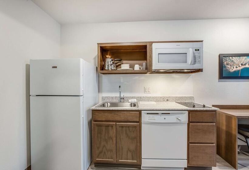 فندق Woodspring Suites Detroit Farmington Hills