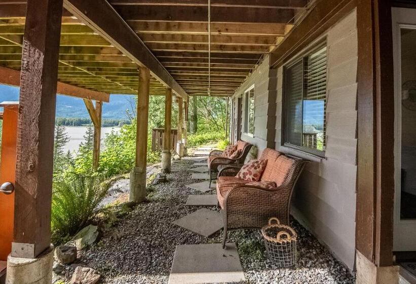 The Fraser River's Edge B&b Lodge