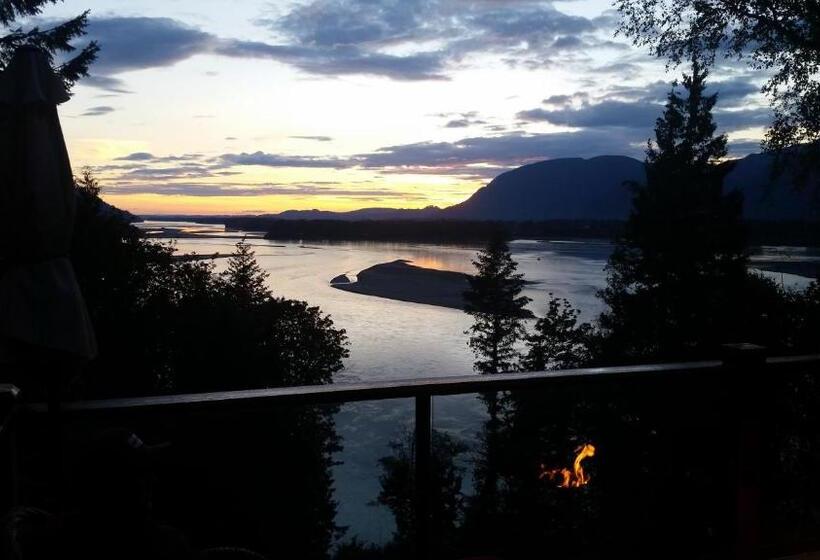 The Fraser River's Edge B&b Lodge