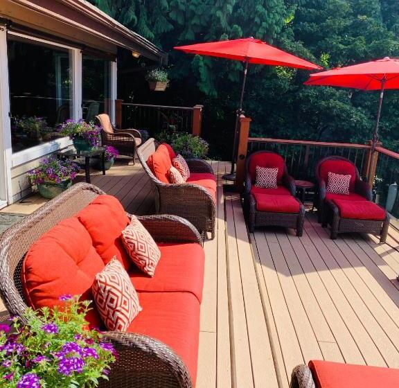 The Fraser River's Edge B&b Lodge