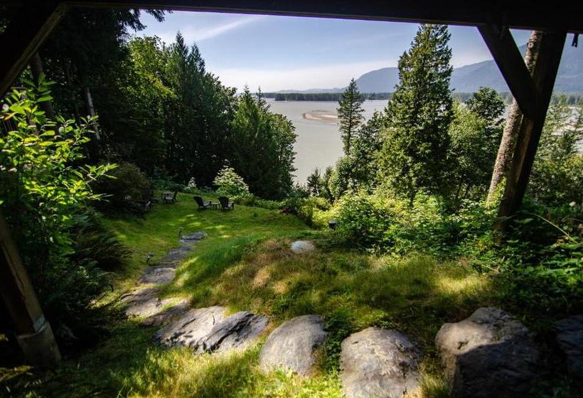The Fraser River's Edge B&b Lodge