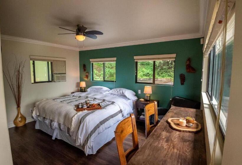 The Fraser River's Edge B&b Lodge