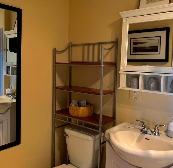 The Fraser River's Edge B&b Lodge