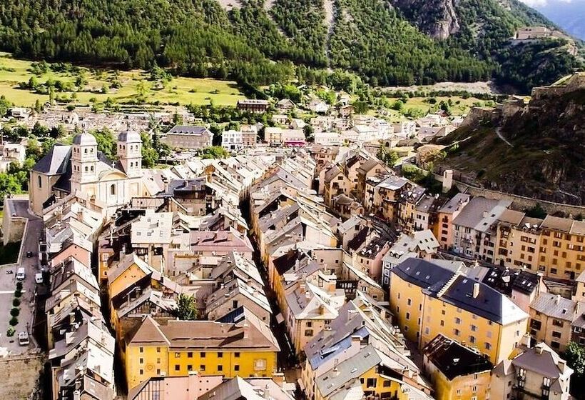 旅馆 Auberge De Jeunesse Hi Serre Chevalier