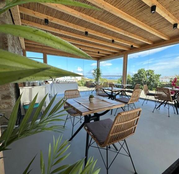 تختخواب و صبحانه Aegean Hospitality