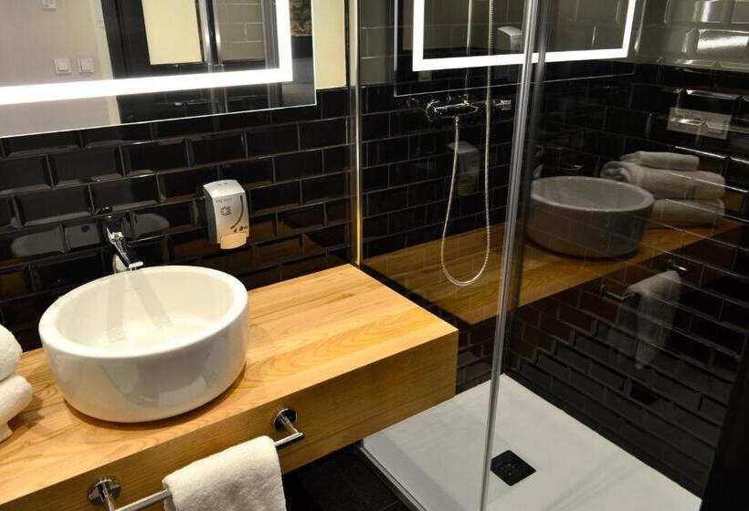 هتل Alda Galeria Coruna