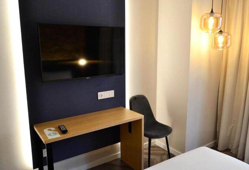 هتل Alda Galeria Coruna