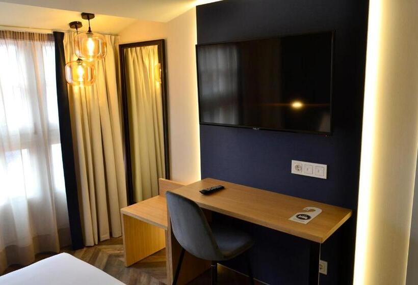 هتل Alda Galeria Coruna