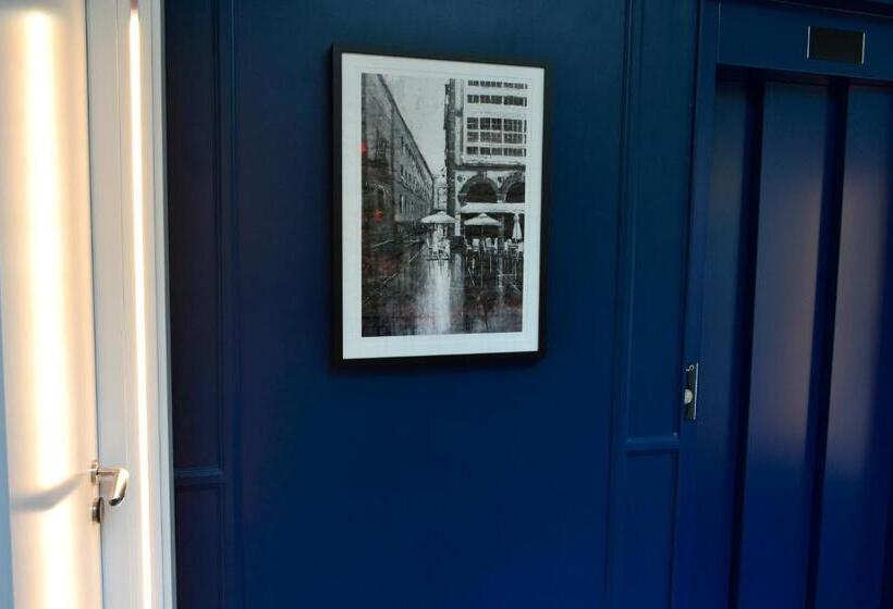 هتل Alda Galeria Coruna