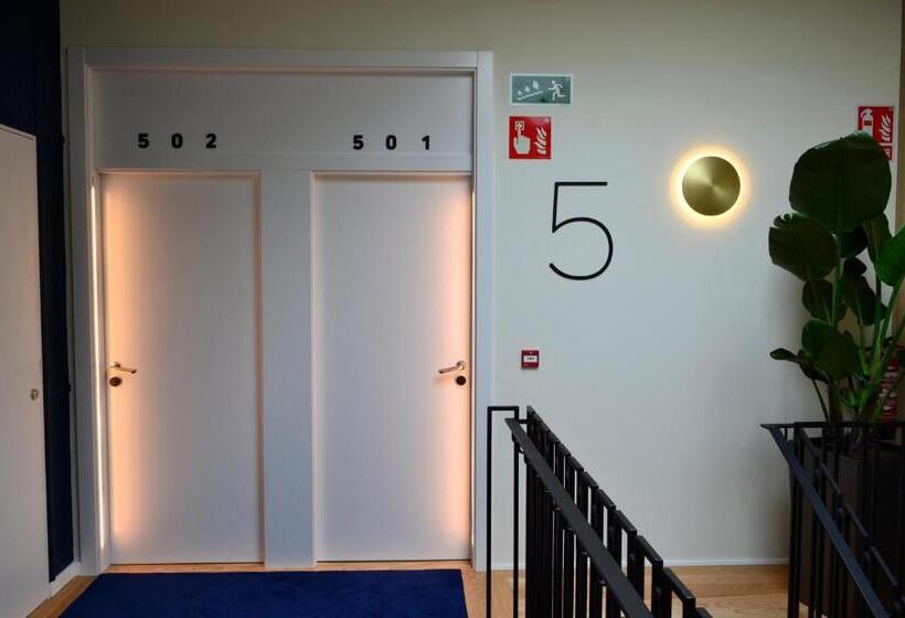 هتل Alda Galeria Coruna